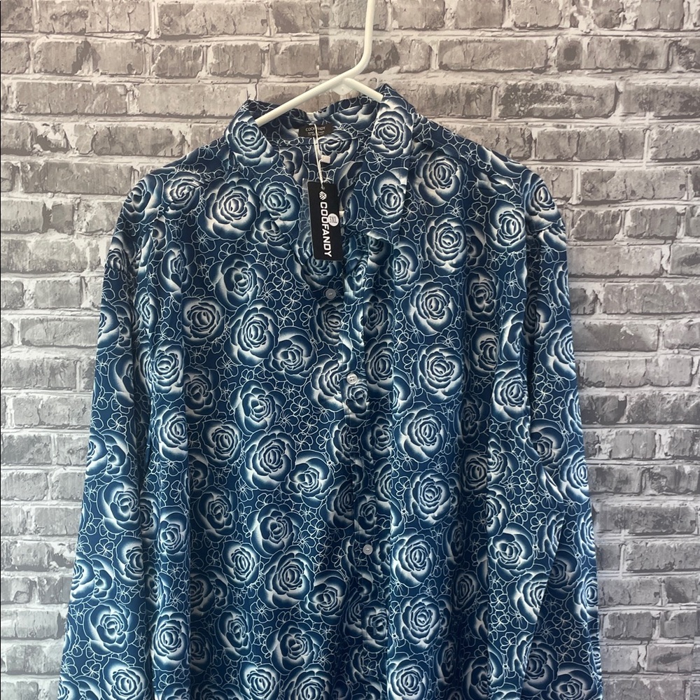 NWT Coolant
Sandro Navy and White Rose Pattern‎ Shirt